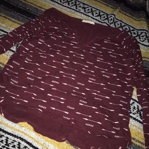 Super cute maroon arrow top